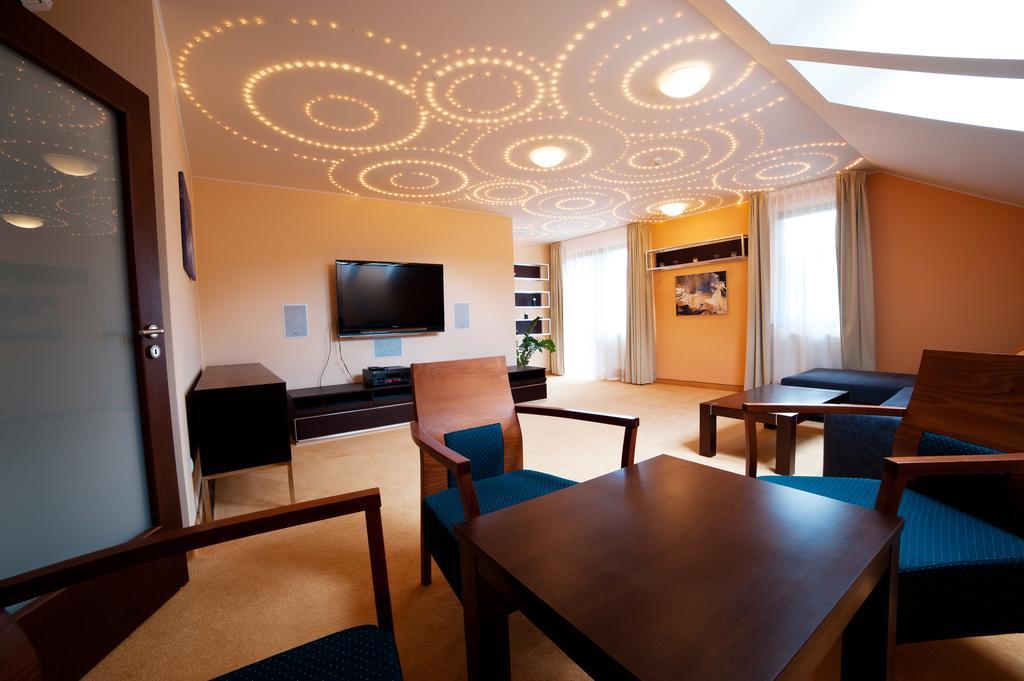 Hotel Impozant Valča Eksteriør bilde