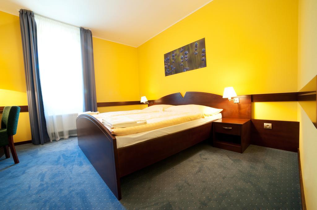 Hotel Impozant Valča Eksteriør bilde