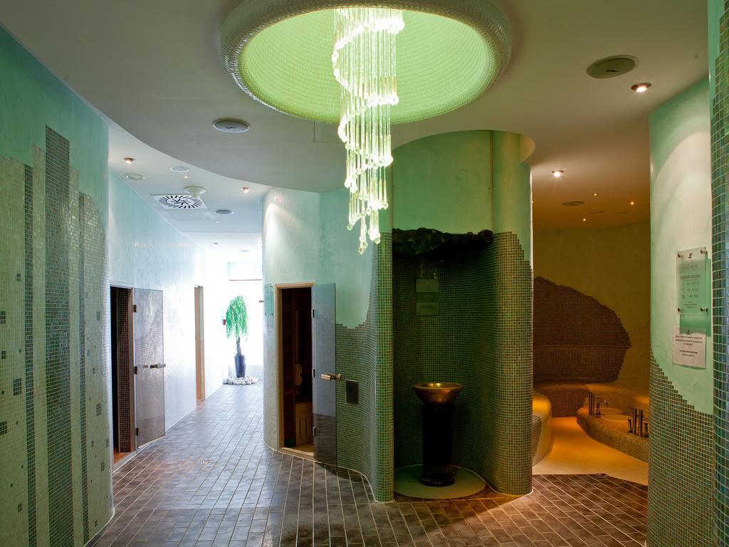 Hotel Impozant Valča Eksteriør bilde